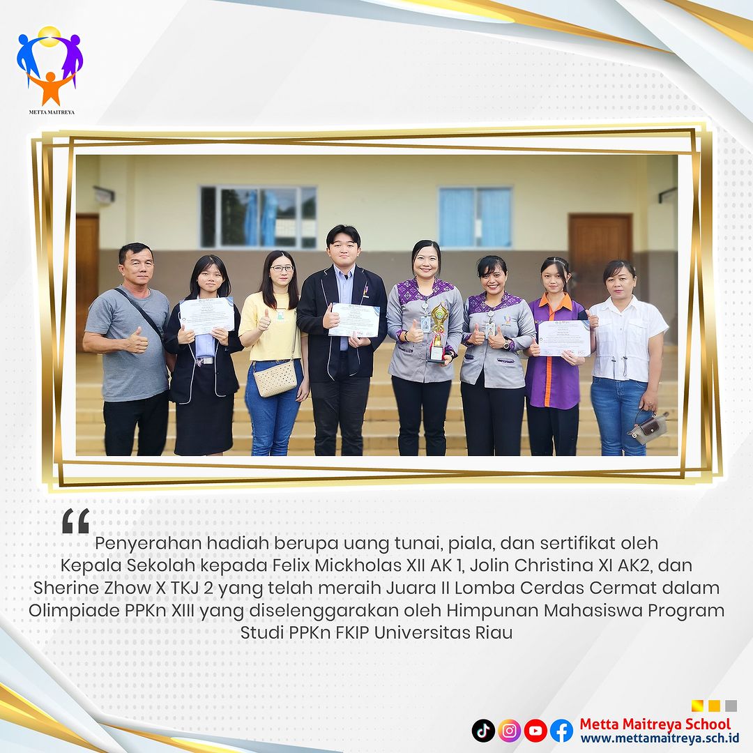 Penyerahan hadiah oleh Kepala Sekolah dalam Olimpiade PPKn XIII | SMK METTA MAITREYA